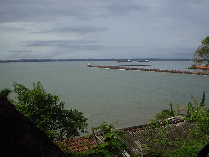 File:Harbour - Breakwater P5300141.JPG