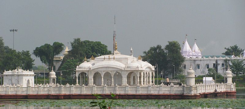 File:Jal Mandir.The Jain Temple at Pawapur,.jpg